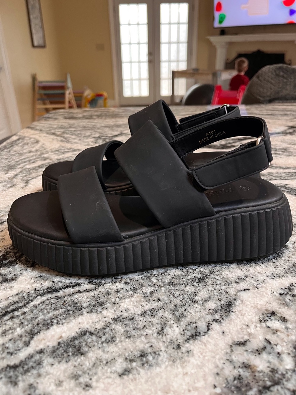 Size 6 Women's Black Platform Sandals - Sleek Everyday Comfort